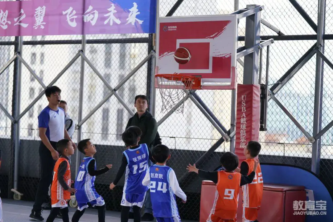 儿童如何在游戏中学习篮球技术_2